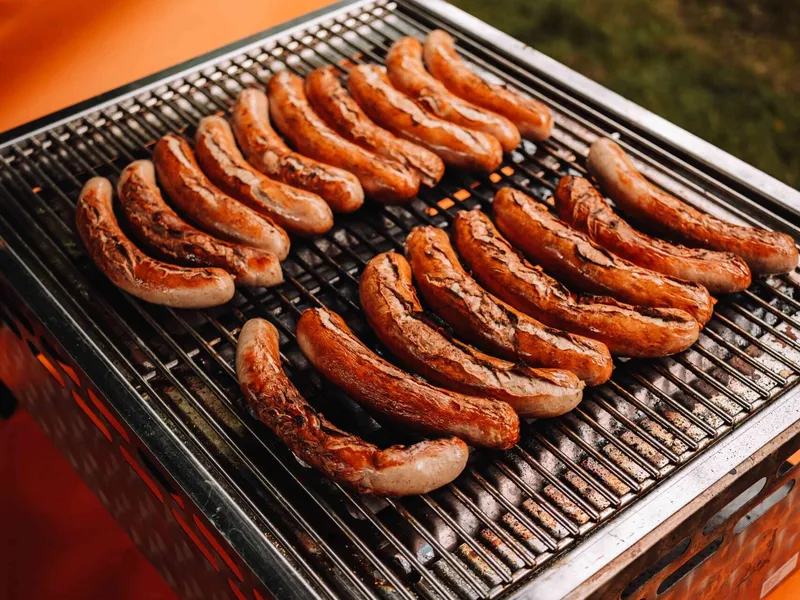 Bratwurst-Grill-Catering – frisch gegrillte Würste vor Ort