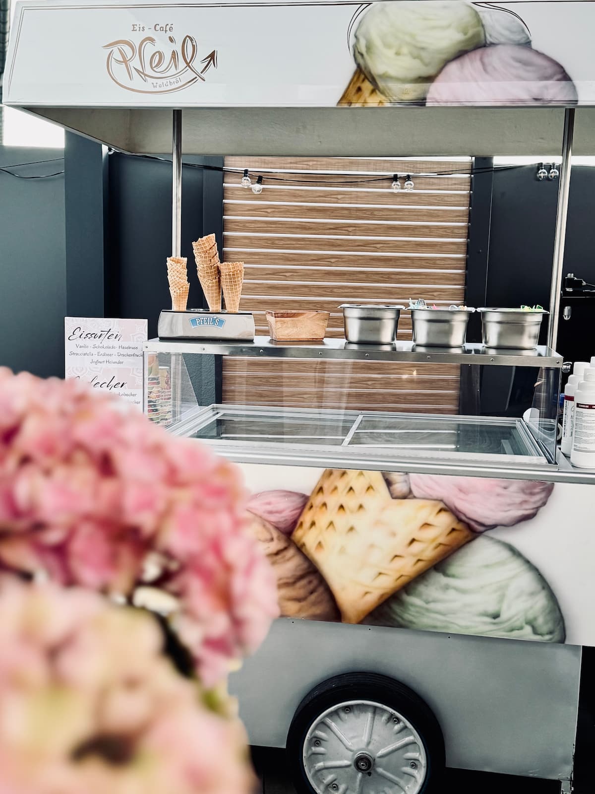 Mobile ice cream cart by Eis-Café Pfeil at a wedding